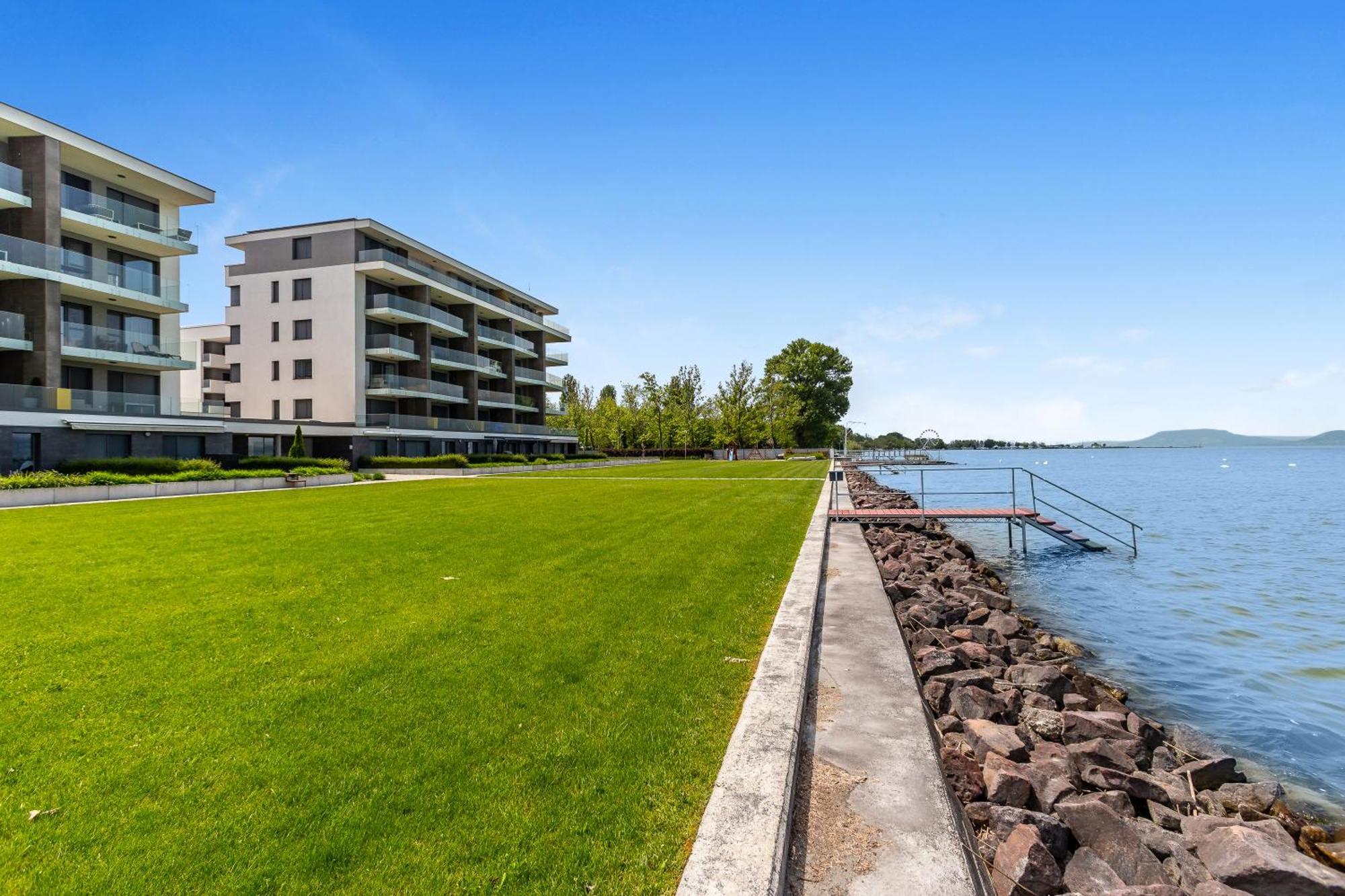 Lake Side Luxury Steps To The Lake Lela - Happy Rentals Balatonlelle Exteriér fotografie