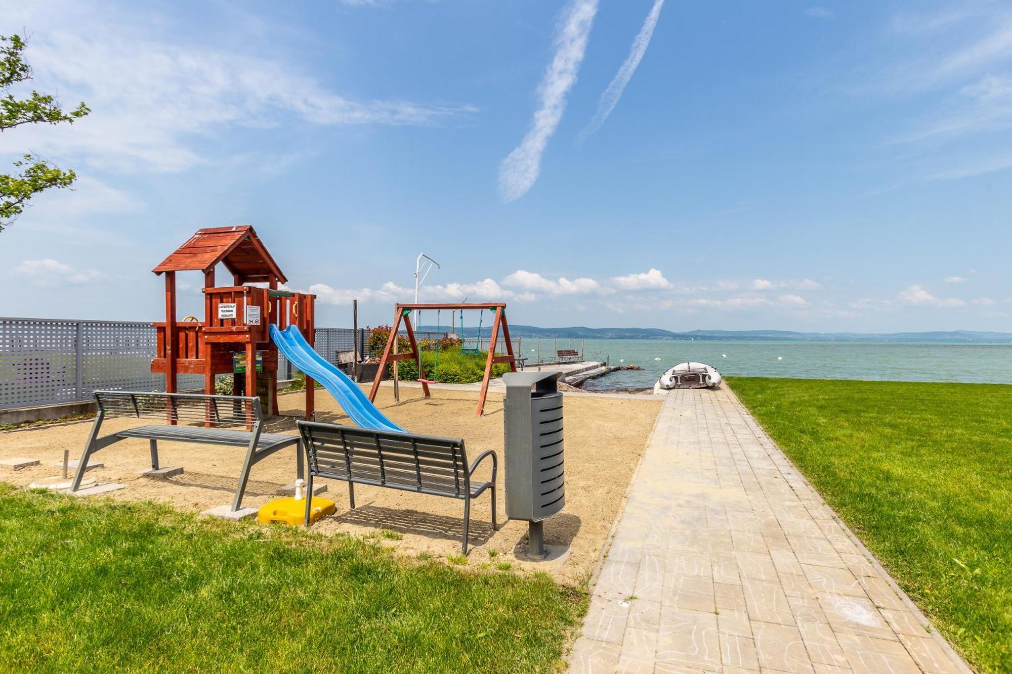 Lake Side Luxury Steps To The Lake Lela - Happy Rentals Balatonlelle Exteriér fotografie